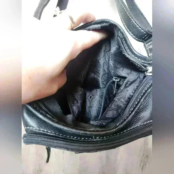 FOSSIL Black Classic Crossbody Logo Bag Small Size - Picture 6 of 14